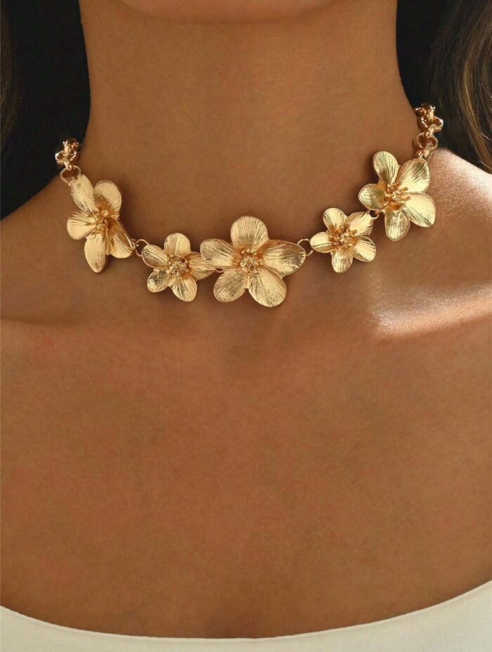 3D Flower Decor Charm Necklace