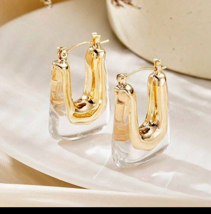 Minimalist U shaped  Premium Earring - Image 7