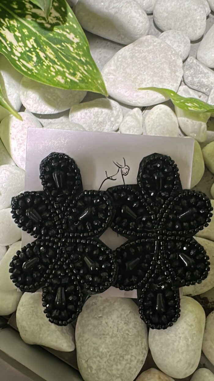 Intricately beaded ivory & Black tones Earring - Image 8