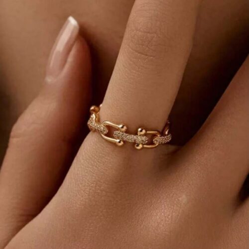 Horse hoof shaped open ring